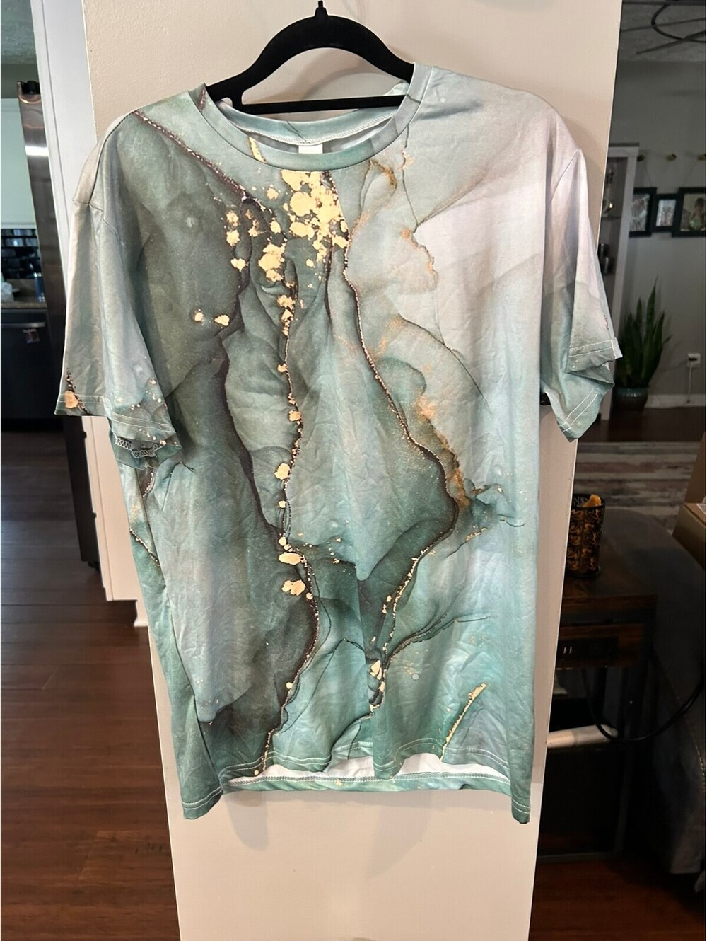 Women's Medium Abstract Marble Pattern T-Shirt with Gold Accents